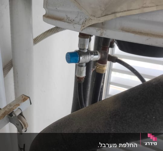 צנרת ומחברים של מערכת חימום מים סולארית
